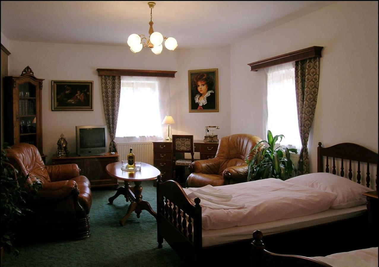 Hotel Klor 도우들레비 외부 사진
